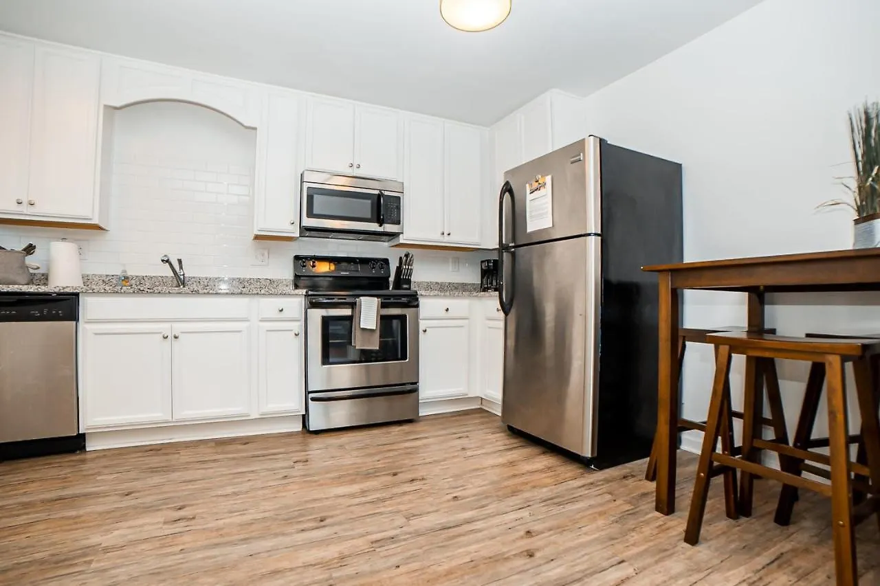 Spacious And Stylish 2 Bedroom Near Broadway - 5 Min Drive Nashville